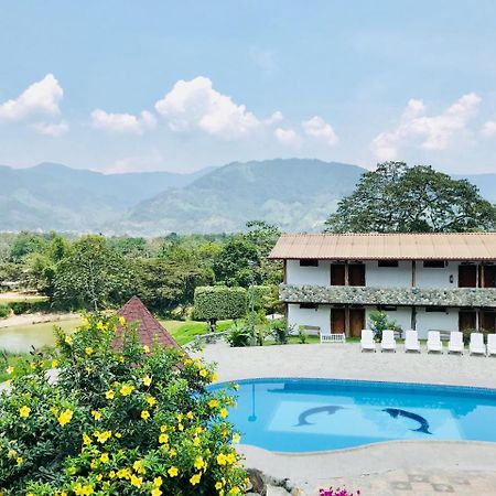 Hosteria Tierra Dorada Yantzaza Exterior foto