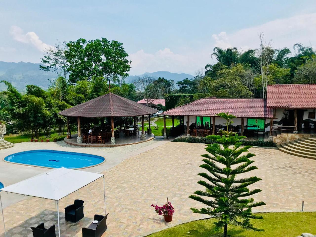 Hosteria Tierra Dorada Yantzaza Exterior foto