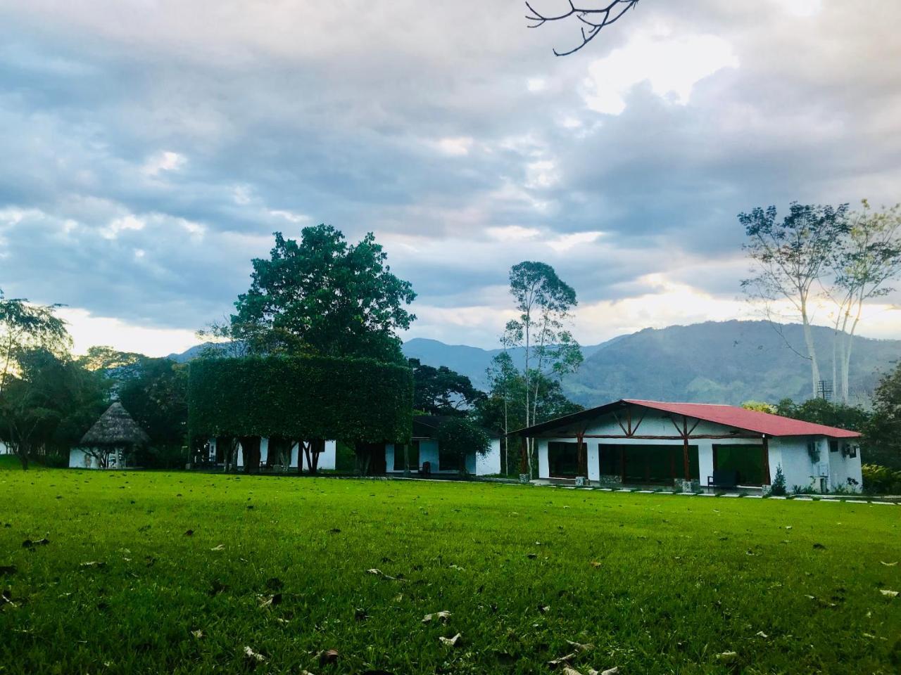 Hosteria Tierra Dorada Yantzaza Exterior foto