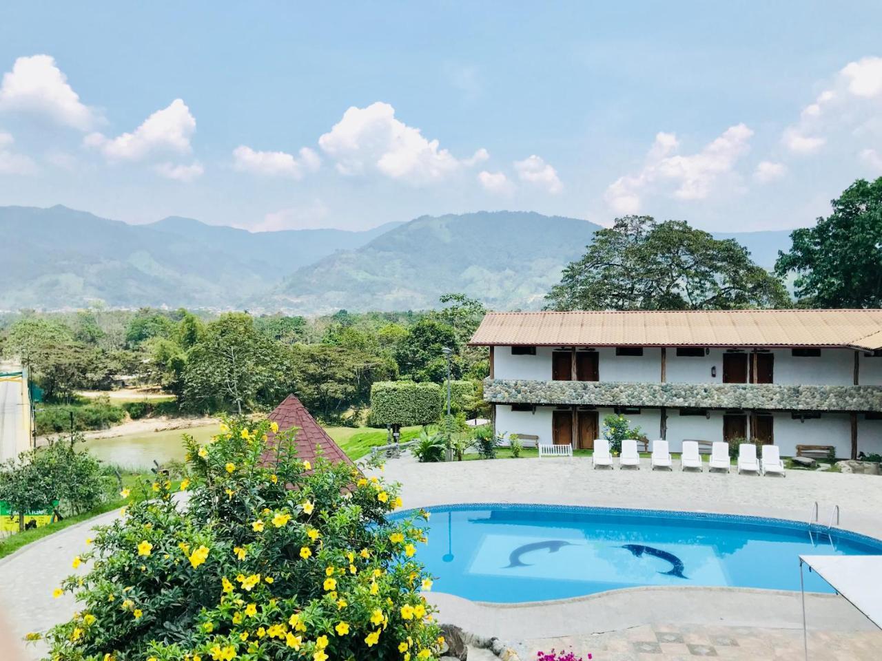 Hosteria Tierra Dorada Yantzaza Exterior foto