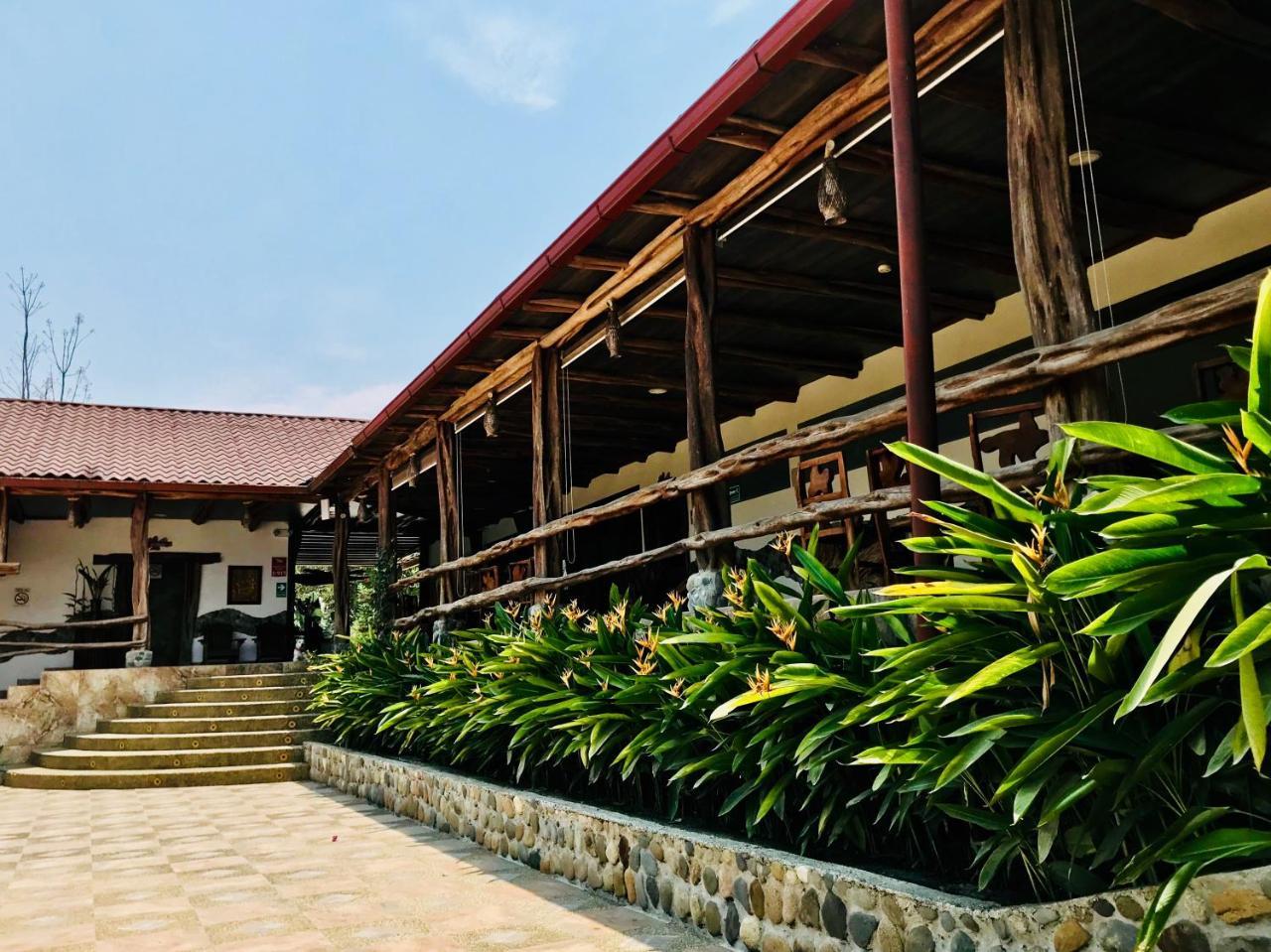 Hosteria Tierra Dorada Yantzaza Exterior foto