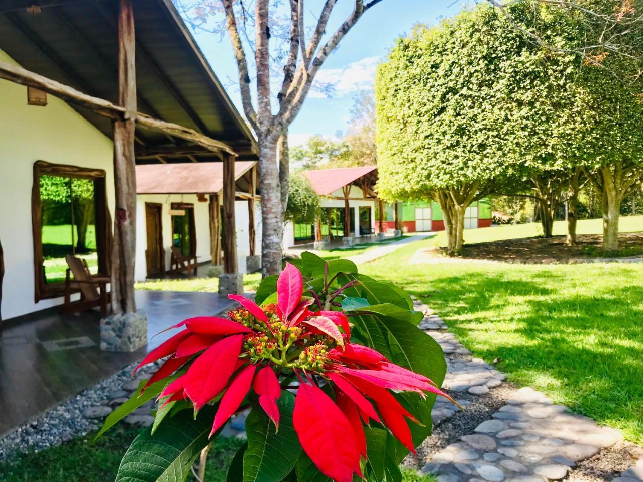 Hosteria Tierra Dorada Yantzaza Exterior foto