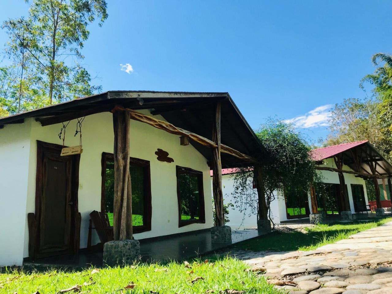 Hosteria Tierra Dorada Yantzaza Exterior foto