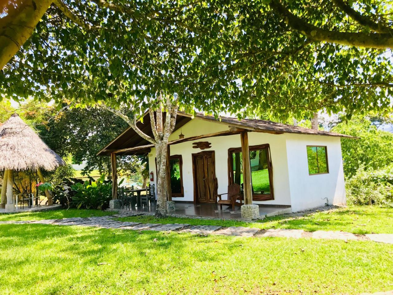 Hosteria Tierra Dorada Yantzaza Exterior foto